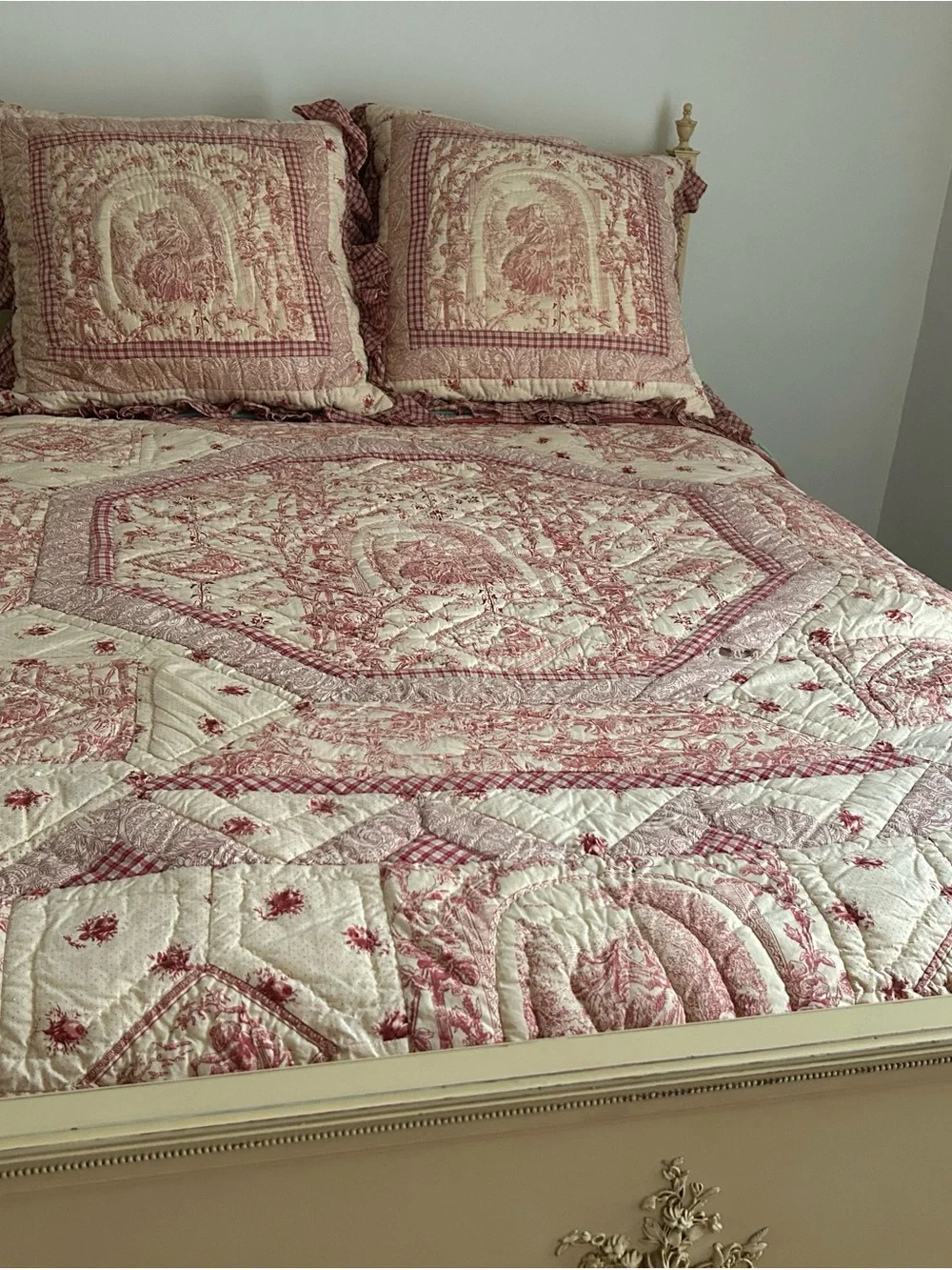 French countryside red and Cream Toile Quilted Bedding Set with Pillow Shams
